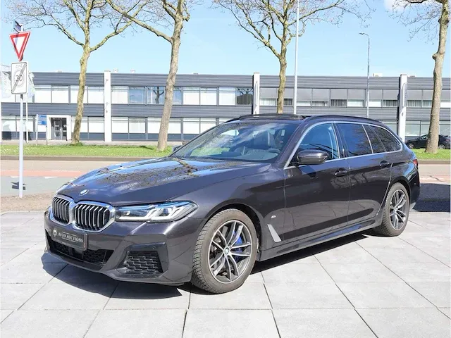 Bmw 5-serie touring 540i xdrive business edition plus sensatec automaat 2021 laser camera dodehoek panoramadak memory - afbeelding 44 van  44