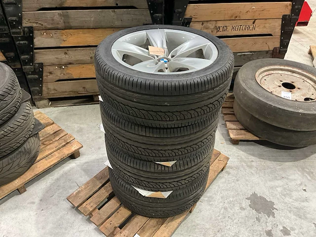 Bmw 5-series 18” autoband met velg (4x) - afbeelding 1 van  6