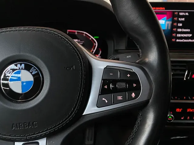Bmw 520i m-performance m-sport high executive edition -facelift- 184pk 2020 -orig. nl- 5-serie, j-372-zj - afbeelding 30 van  87