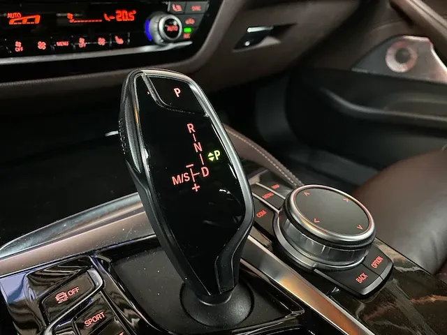 Bmw 520i m-performance m-sport high executive edition -facelift- 184pk 2020 -orig. nl- 5-serie, j-372-zj - afbeelding 37 van  87