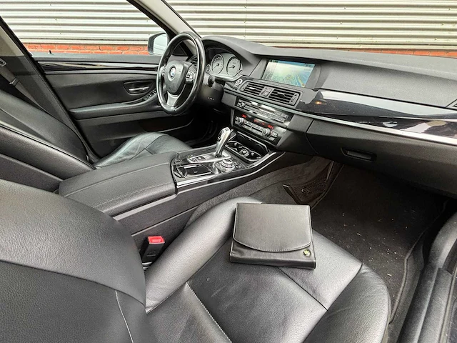 Bmw 523i executive automaat; 95-pff-6 - afbeelding 27 van  30