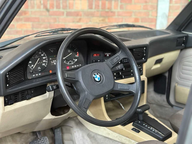 Bmw 525e 2.7 126pk 1984 5-serie, 91-gnv-4 olditmer - afbeelding 19 van  39