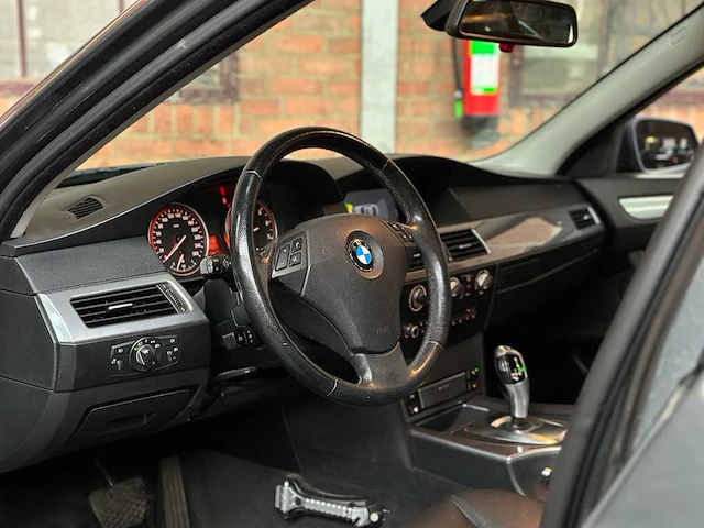 Bmw 525i business line edition ii 218pk 2009 5-serie, 71-jxb-8 youngtimer - afbeelding 13 van  35
