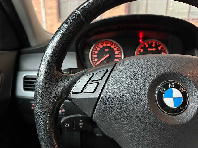 Bmw 525i business line edition ii 218pk 2009 5-serie, 71-jxb-8 youngtimer - afbeelding 17 van  35
