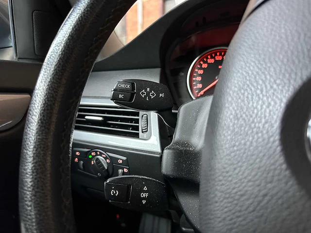 Bmw 525i business line edition ii 218pk 2009 5-serie, 71-jxb-8 youngtimer - afbeelding 19 van  35