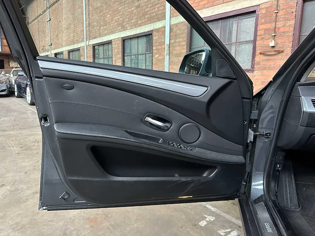 Bmw 525i business line edition ii 218pk 2009 5-serie, 71-jxb-8 youngtimer - afbeelding 18 van  35