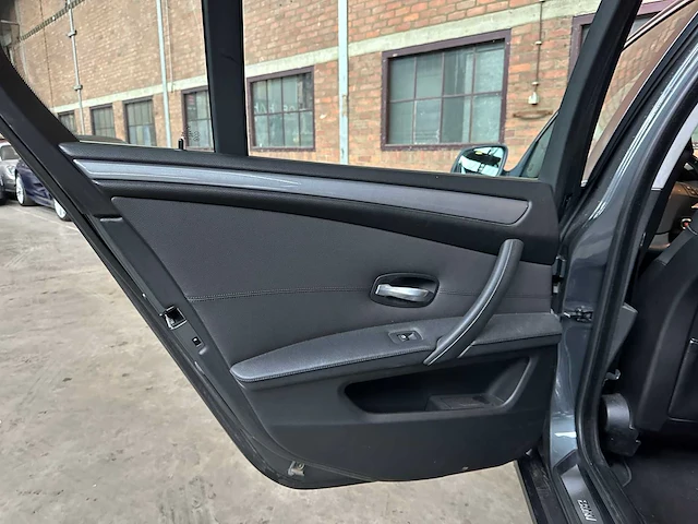 Bmw 525i business line edition ii 218pk 2009 5-serie, 71-jxb-8 youngtimer - afbeelding 20 van  35