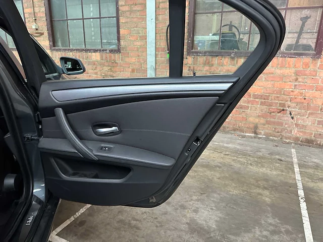 Bmw 525i business line edition ii 218pk 2009 5-serie, 71-jxb-8 youngtimer - afbeelding 24 van  35