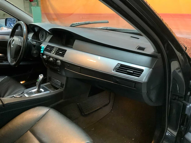 Bmw 530i executive 2008 benzine - afbeelding 31 van  46