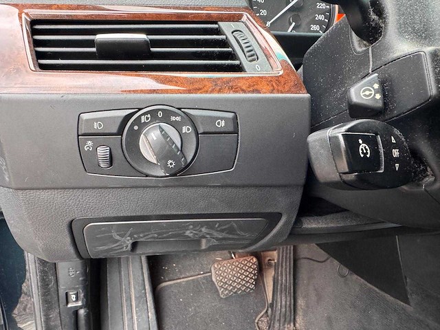 Bmw 530xi touring business line automaat, 61-zr-jr - afbeelding 2 van  19