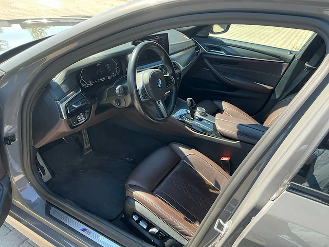 Bmw 545e xdrive m sport personenauto - afbeelding 3 van  86