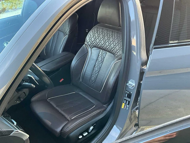 Bmw 545e xdrive m sport personenauto - afbeelding 8 van  86