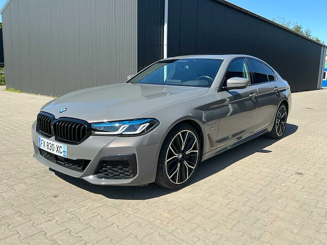 Bmw 545e xdrive m sport personenauto - afbeelding 1 van  86