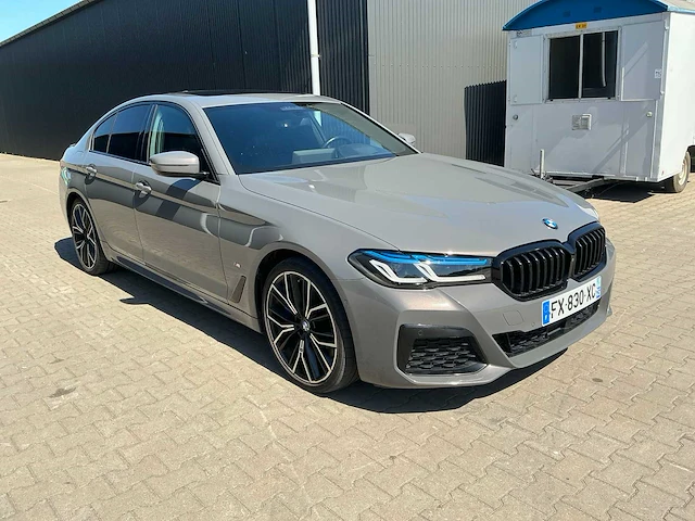 Bmw 545e xdrive m sport personenauto - afbeelding 12 van  86