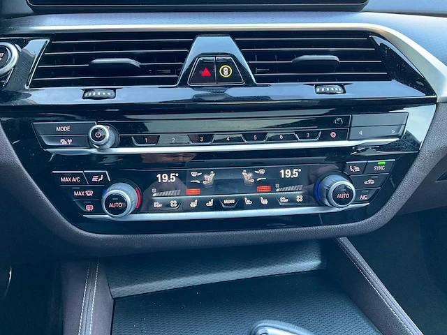 Bmw 545e xdrive m sport personenauto - afbeelding 33 van  86