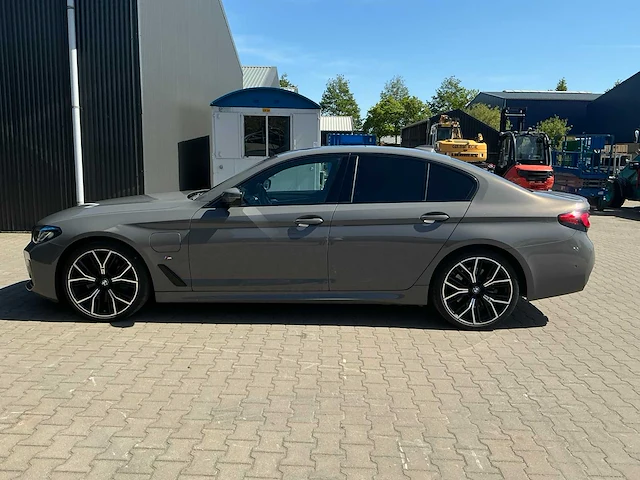 Bmw 545e xdrive m sport personenauto - afbeelding 34 van  86