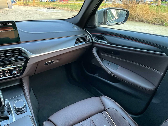 Bmw 545e xdrive m sport personenauto - afbeelding 60 van  86