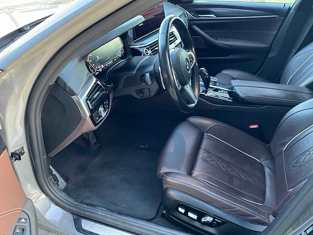 Bmw 545e xdrive m sport personenauto - afbeelding 56 van  86