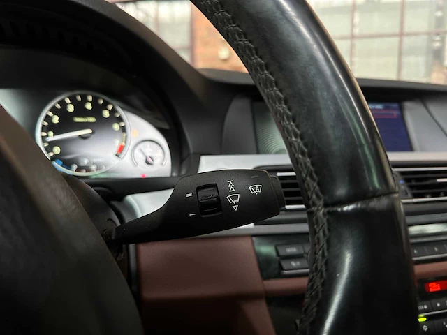 Bmw 550i 4.4 v8 high executive m-sport f11 408pk 2011 5-serie touring, hp-259-j - afbeelding 30 van  59