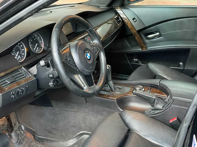 Bmw 550i 4.8 v8 e60 386pk 2007 5-serie youngtimer - afbeelding 17 van  44