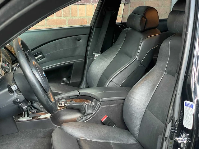 Bmw 550i 4.8 v8 e60 386pk 2007 5-serie youngtimer - afbeelding 18 van  44