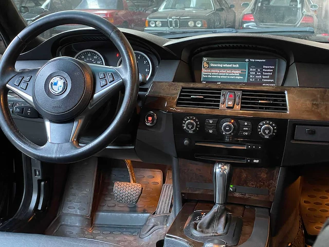 Bmw 550i 4.8 v8 e60 386pk 2007 5-serie youngtimer - afbeelding 33 van  44