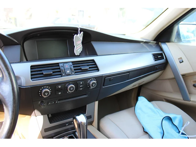 Bmw 5er reihe automaat met kenteken 22-rj-zs. margevoertuig. datum eerste toelating 28-04-2005. - afbeelding 8 van  8