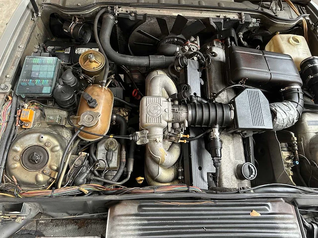 Bmw 635csi 3.4 184pk 1989 6-serie - afbeelding 31 van  39