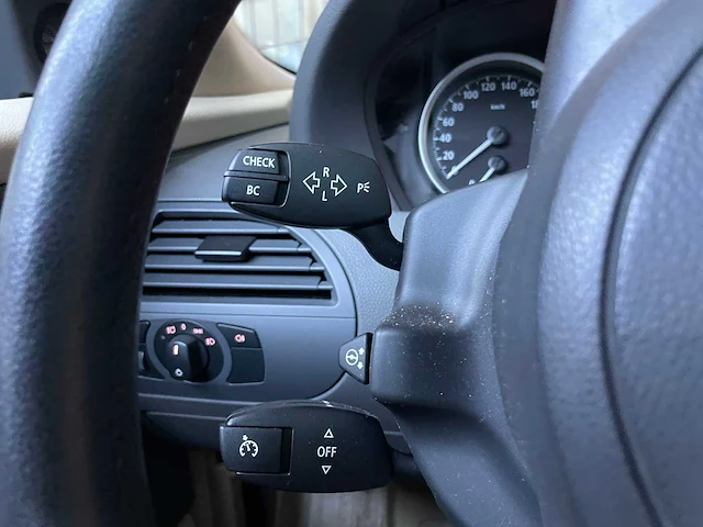 Bmw 645ci coupe e63 4.4 v8 333pk 2004 -youngtimer- - afbeelding 15 van  38