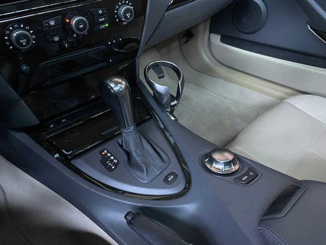 Bmw 645ci coupe e63 4.4 v8 333pk 2004 -youngtimer- - afbeelding 18 van  38