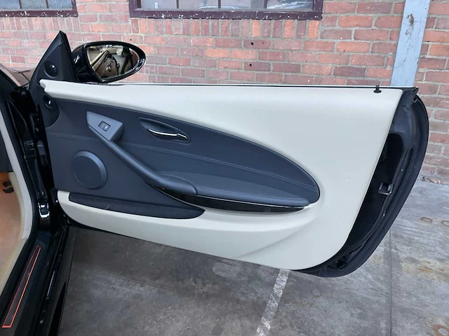 Bmw 645ci coupe e63 4.4 v8 333pk 2004 -youngtimer- - afbeelding 24 van  38