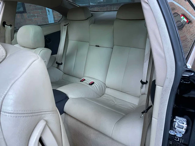 Bmw 645ci coupe e63 4.4 v8 333pk 2004 -youngtimer- - afbeelding 26 van  38