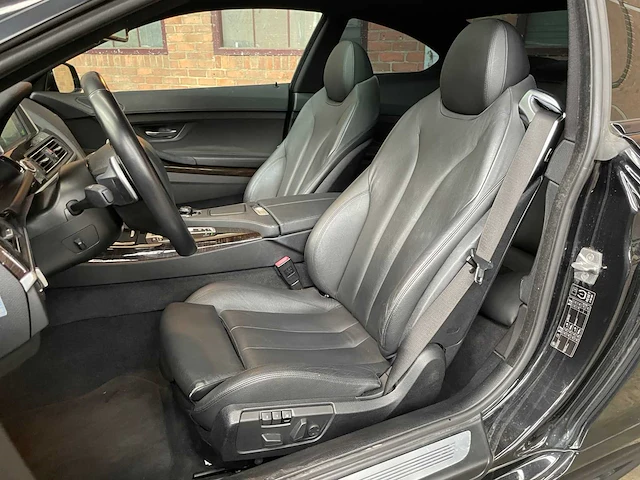 Bmw 650i coupé m-sport 4.4 v8 450pk 2012 6-serie - afbeelding 31 van  44