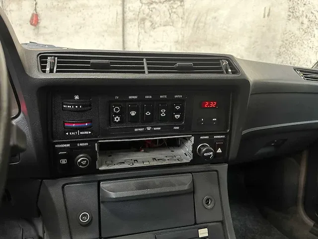 Bmw 732i (e23) 3.2 l6 197pk 1985 7-serie oldtimer - afbeelding 24 van  41