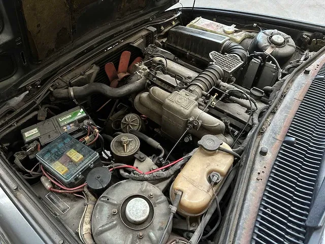 Bmw 732i (e23) 3.2 l6 197pk 1985 7-serie oldtimer - afbeelding 39 van  41
