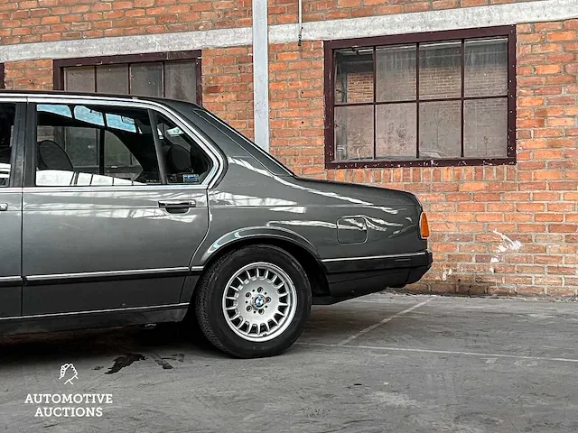 Bmw 732i (e23) 3.2 l6 197pk 1985 7-serie oldtimer - afbeelding 4 van  41