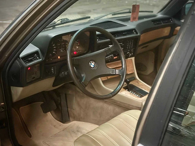 Bmw 733i automaat klassieker, t-867-kz - afbeelding 2 van  19