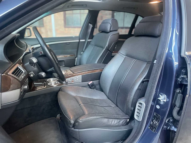Bmw 745li lang executive e65 4.4 v8 333pk 2005 -youngtimer- - afbeelding 18 van  44