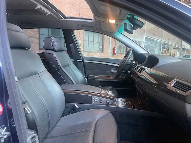 Bmw 745li lang executive e65 4.4 v8 333pk 2005 -youngtimer- - afbeelding 24 van  44