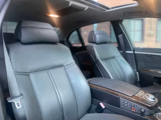 Bmw 745li lang executive e65 4.4 v8 333pk 2005 -youngtimer- - afbeelding 25 van  44
