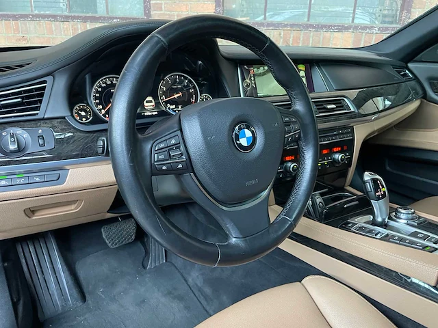 Bmw 750i xdrive high executive 449pk 2013 (origineel-nl) 7-serie, 32-zvg-3 - afbeelding 26 van  70