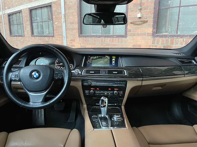 Bmw 750i xdrive high executive 449pk 2013 (origineel-nl) 7-serie, 32-zvg-3 - afbeelding 30 van  70