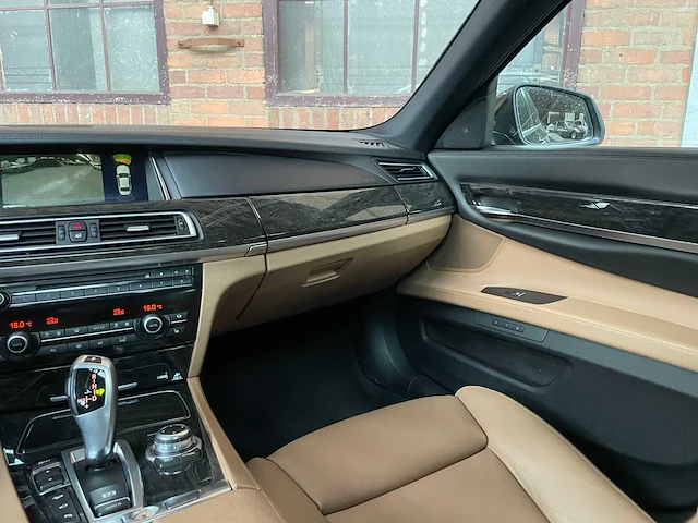 Bmw 750i xdrive high executive 449pk 2013 (origineel-nl) 7-serie, 32-zvg-3 - afbeelding 31 van  70