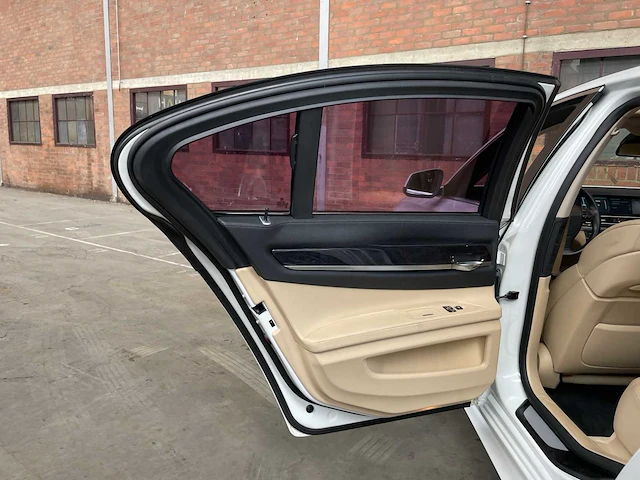 Bmw activehybrid7 f04 4.4 v8 465pk 2010 youngtimer - afbeelding 28 van  45
