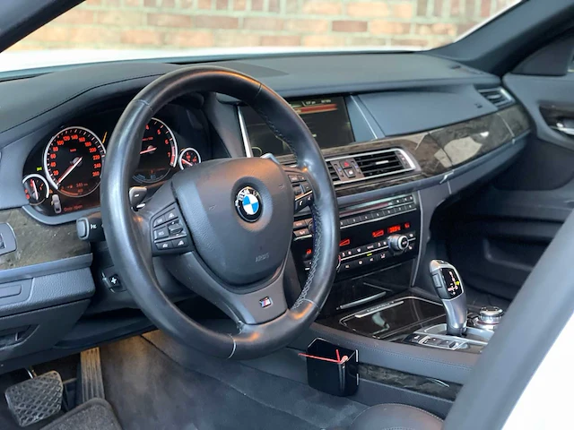 Bmw activehybrid7 m-sport 3.0 l6 354pk 2014 7-serie - afbeelding 9 van  48