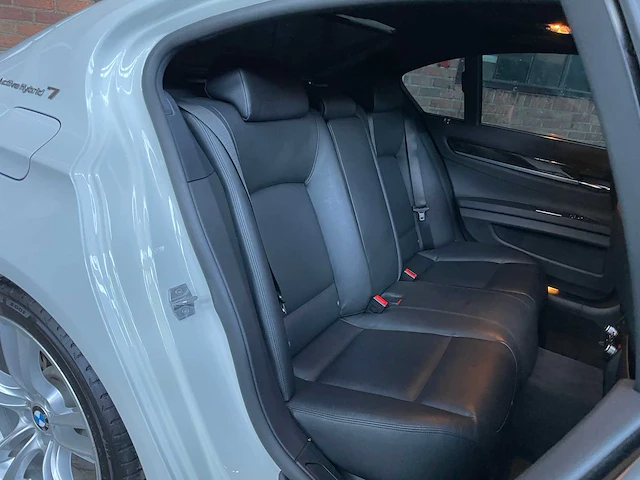 Bmw activehybrid7 m-sport 3.0 l6 354pk 2014 7-serie - afbeelding 39 van  48