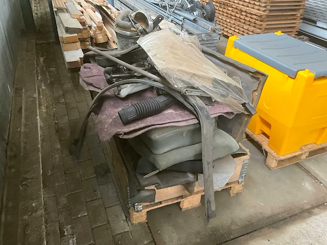 Bmw e30 onderdelen oldtimer - afbeelding 2 van  4