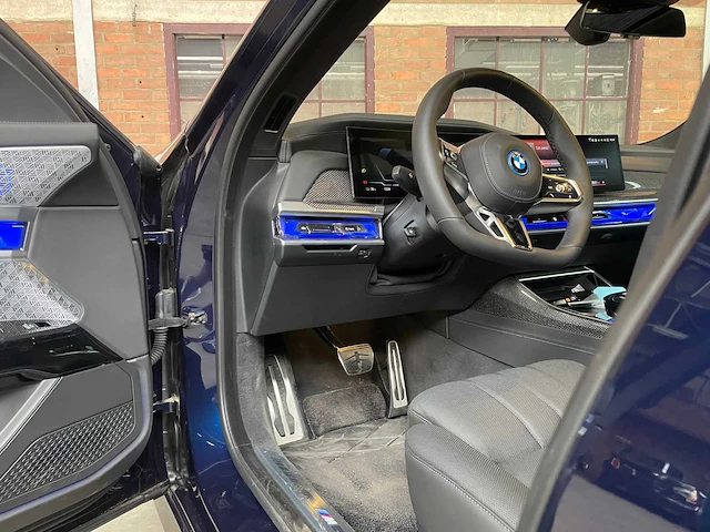 Bmw i7 xdrive60 106 kwh m-sport 544pk 2023 (origineel-nl + 1e eigenaar) g70, t-374-pf - afbeelding 15 van  63