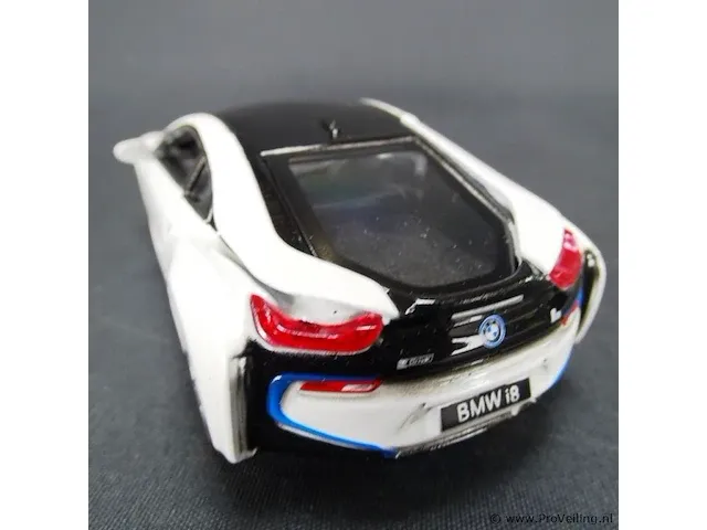 Bmw i8 wit-zwart - afbeelding 3 van  5