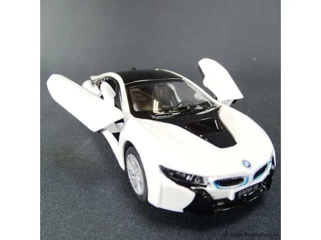 Bmw i8 wit-zwart - afbeelding 4 van  5